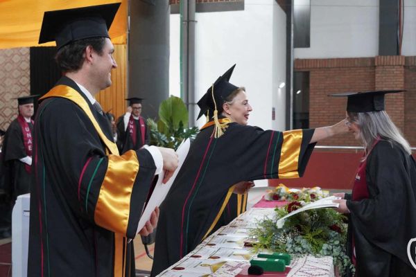 graducion-142-unae-2024CA254375-D8B6-9D12-8F52-574E67B4C66A.jpg