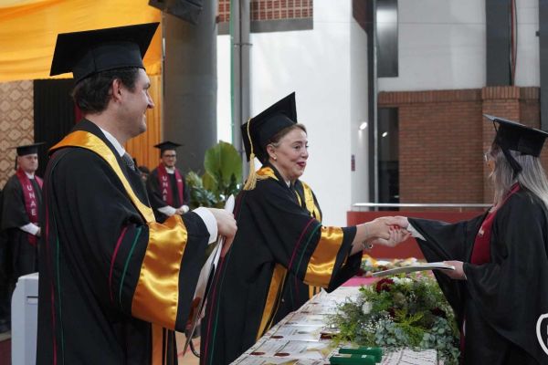 graducion-143-unae-2024B8E643D3-2DDE-F9F6-F8C1-A5D1DC64439D.jpg
