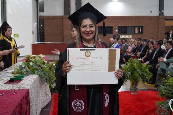 graducion-154-unae-20243CFD551C-3298-D1A4-1548-37EE000ADE70.jpg