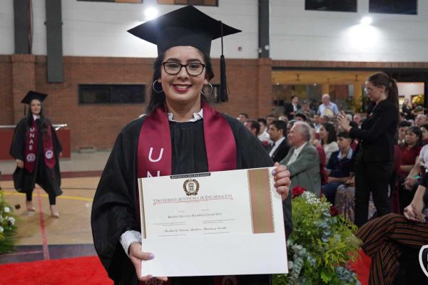 graducion-156-unae-202436774447-E630-9A8B-9E18-5101E1DA7BC0.jpg