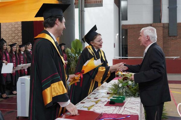 graducion-166-unae-2024FE19AA78-51E2-220A-56EA-4EB16BC13B40.jpg