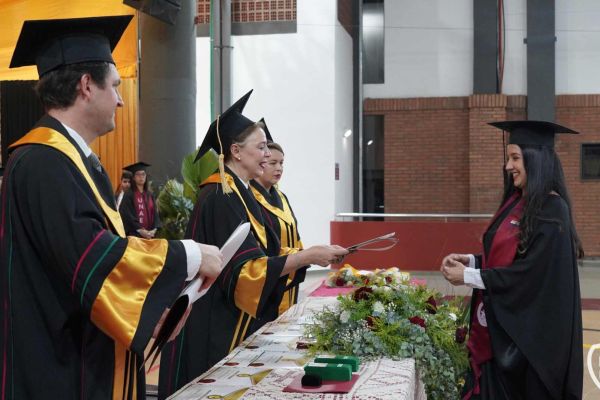 graducion-167-unae-2024C2BDE102-4E86-DFDE-2F1C-E09787BEE143.jpg