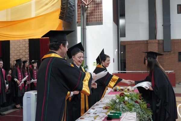graducion-175-unae-2024EFFBF318-97A1-0B55-6342-C5107434181F.jpg