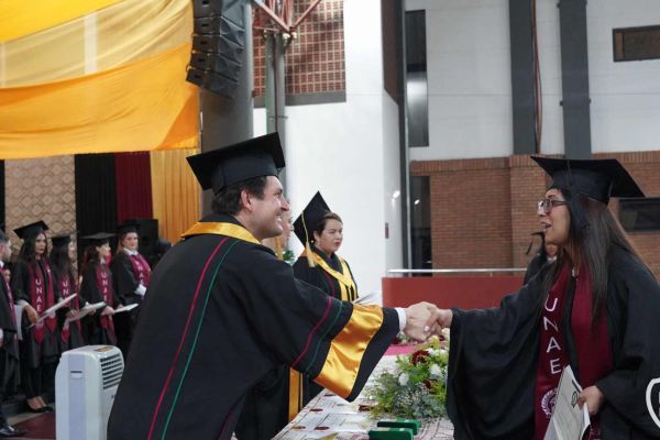 graducion-176-unae-20241533B375-DDD4-0A5E-FD66-FCF9A7F1EABD.jpg