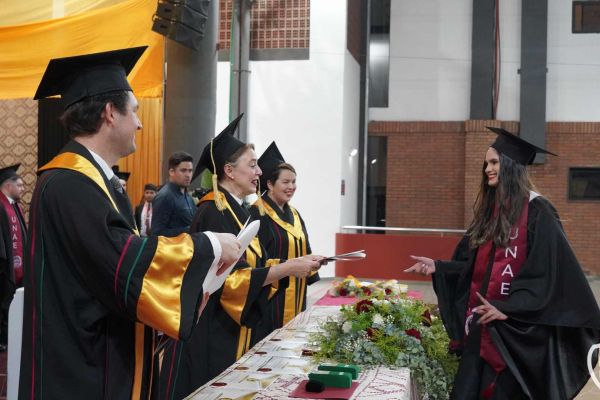 graducion-180-unae-2024CFF0AF78-007F-7967-9938-C0A3C12E1A1D.jpg