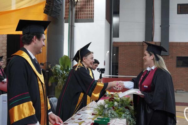graducion-190-unae-20248F6CE2BD-D657-6B0D-4A20-90BE6B87990A.jpg