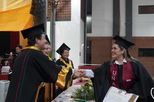 graducion-192-unae-20244125036B-B221-C406-835A-1631B8C6B033.jpg