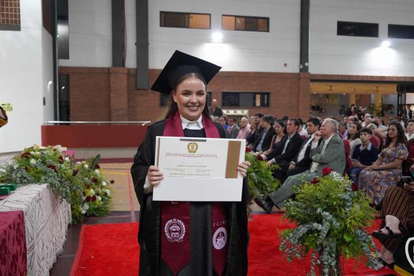 graducion-216-unae-20240542EF43-870B-039B-0DDB-9CB888570889.jpg