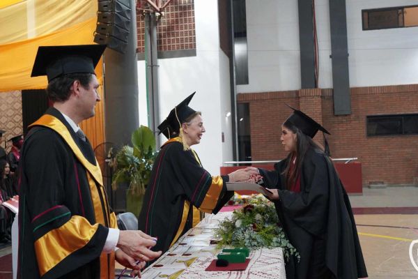 graducion-218-unae-2024C4D3713D-6197-28C1-A2F1-2493C737A0E0.jpg