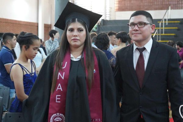 graducion-22-unae-20249600FB5A-EE59-4134-408B-24971FE8CFA4.jpg