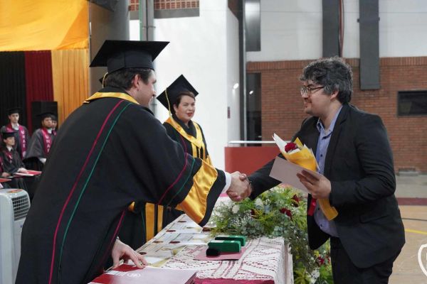 graducion-222-unae-20243B2FB0FE-B2B8-1F35-1D5D-0C268B18CF57.jpg