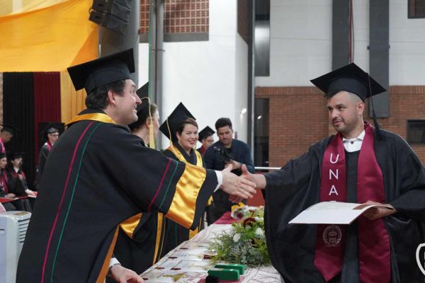 graducion-237-unae-2024813CCE73-6CB6-1BF4-BFA5-57F1B21ABC06.jpg