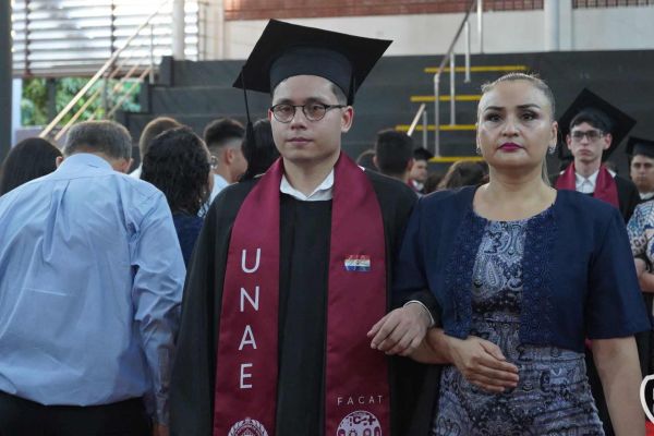 graducion-26-unae-2024D7FA1823-39E3-A1C0-3782-EAD01D9C6CB5.jpg