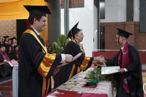 graducion-262-unae-2024C10C1F7C-1DDC-CF51-E77C-2A9AFC91D6CC.jpg