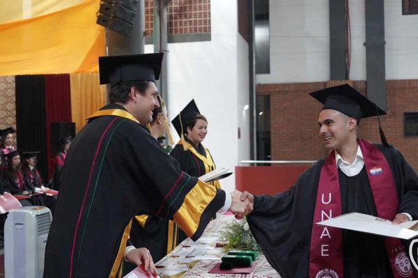 graducion-264-unae-20246398B88E-DF3E-E4D8-77B9-4F63505A4343.jpg