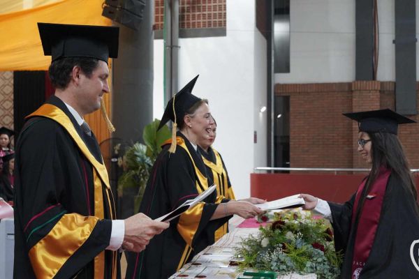 graducion-266-unae-2024A72083AE-CE91-5F17-C3C5-A50D40C3FB7F.jpg