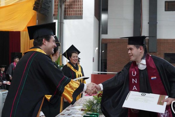 graducion-288-unae-2024075B70BB-3488-0BD4-3ABD-11C51E28F8D0.jpg