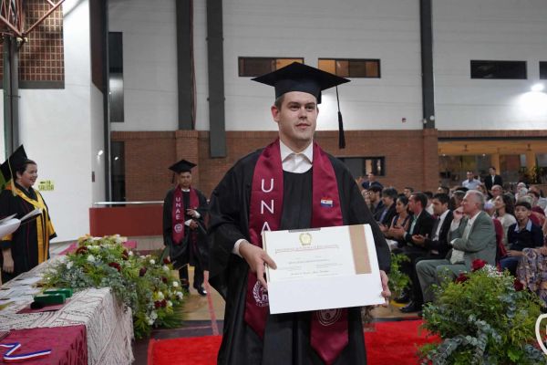 graducion-289-unae-2024A382C019-BBEF-213B-003D-BB0A2D9CBDEC.jpg