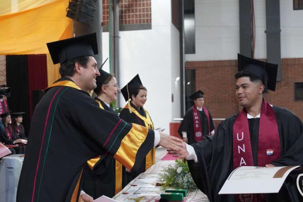 graducion-292-unae-20249BDE668B-9AA2-0C18-7950-1B561CA90707.jpg