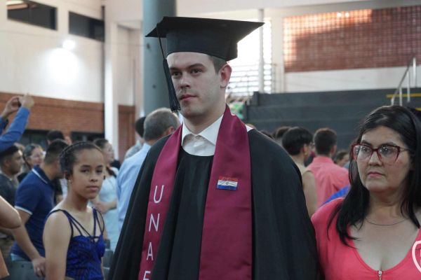 graducion-31-unae-20246D3039C9-C50E-B8A0-C080-9A3A35723AD7.jpg