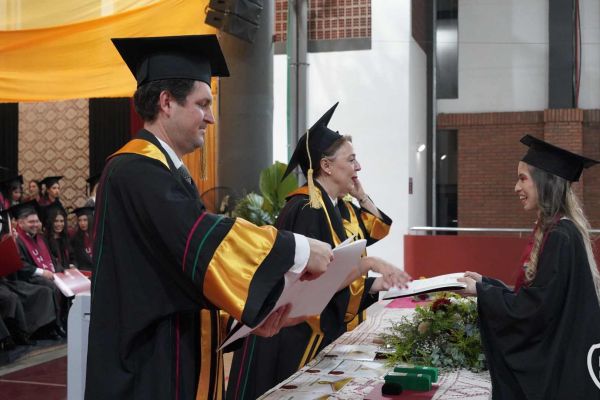 graducion-336-unae-2024251ADB37-A870-02A5-B527-CD0D30FF0FA1.jpg