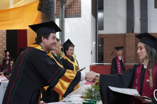 graducion-339-unae-20241CA919E6-DE66-F0D9-CD4A-2C40C587BB93.jpg