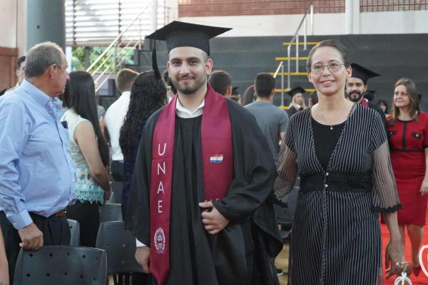 graducion-34-unae-20246332D4E6-3774-9AD9-81C8-6976796F7131.jpg