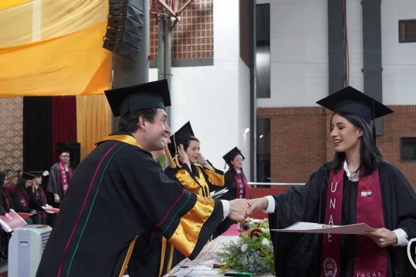 graducion-352-unae-202445DA224E-6D56-31B5-15F0-D1E2900A8312.jpg