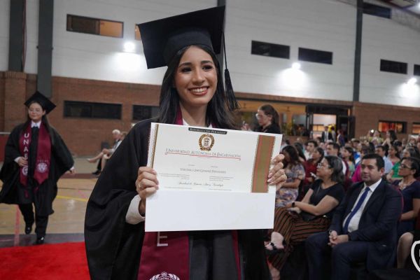 graducion-353-unae-202442F2CDE3-8EC8-906F-28CF-0F9ABA5C1E23.jpg