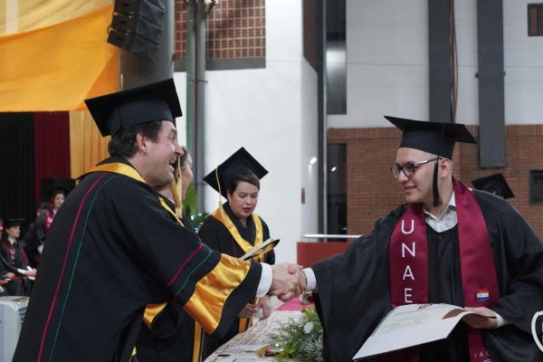 graducion-361-unae-202429B57B01-F40C-275F-F9AC-9E0090B85868.jpg
