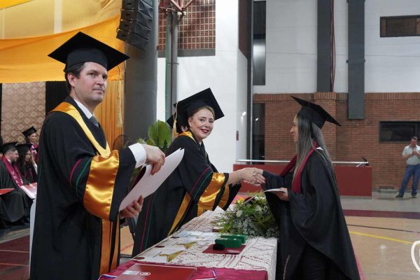 graducion-378-unae-20249E0BB55F-A535-23B9-5390-ED0754E241D9.jpg