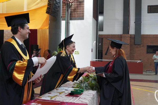 graducion-382-unae-20242C72AF76-EEB3-3ADC-00DF-8FAC6EAD7F4B.jpg
