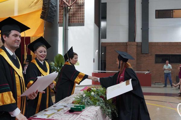 graducion-383-unae-2024FEDAF30D-EED3-7212-F533-8CEE82A23716.jpg