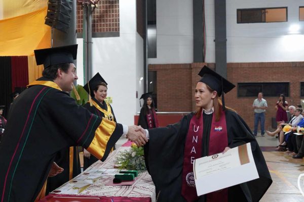 graducion-384-unae-2024285803D7-A097-FC49-0176-F5694716B0B9.jpg