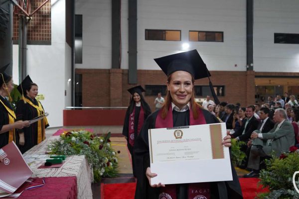 graducion-385-unae-2024855884C2-06F9-F99A-BCA8-E2AAFD90C29C.jpg