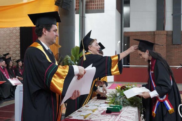 graducion-392-unae-2024DB6EA830-CD42-EFC4-971E-8F747A9CB9C6.jpg