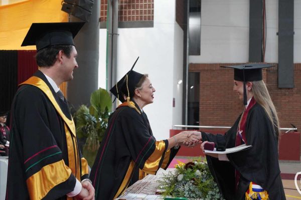 graducion-399-unae-2024FB3AA12B-6156-C2CB-916E-03B3A0FF0D36.jpg
