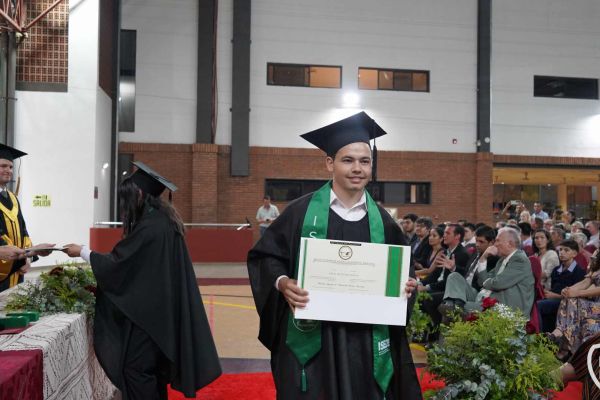 graducion-412-unae-2024D54E1A6D-66DE-6704-3457-1E354E3D6480.jpg