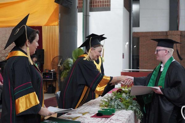 graducion-421-unae-202418B7407E-8E9B-D132-266B-B388EFCCE471.jpg