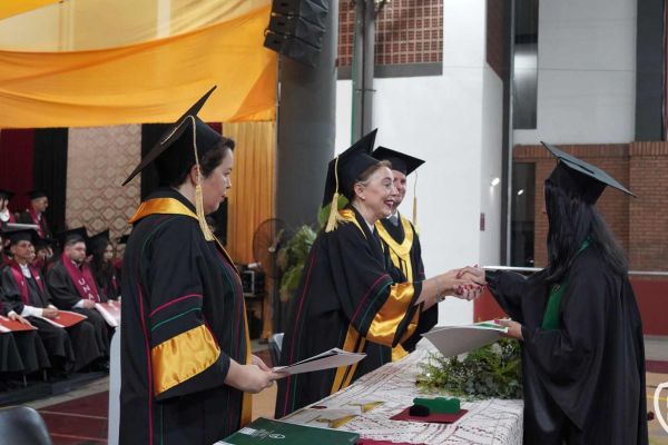 graducion-435-unae-2024A9F85016-666D-200A-015D-C93A0B558528.jpg