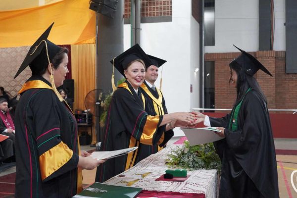 graducion-439-unae-2024BF388B61-A936-CD90-F603-2C2A6FF7BBA2.jpg