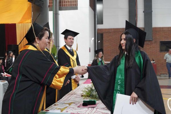 graducion-455-unae-20242ACDCF90-E15A-B26C-E3AE-628E3CD32627.jpg