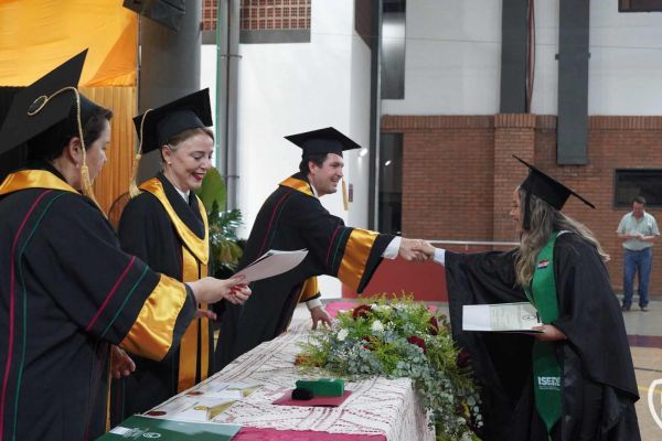 graducion-458-unae-2024FF4C05CD-439B-7E80-7A05-9DD3FCC31518.jpg
