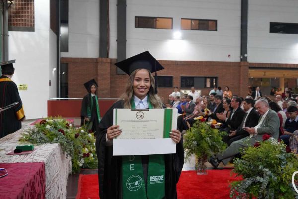 graducion-460-unae-20245E31A65A-731F-9C84-1E9D-C087096507C4.jpg