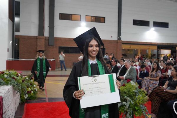 graducion-464-unae-202493BC3BC7-A4D5-65EF-D5AD-5A3295C3A303.jpg
