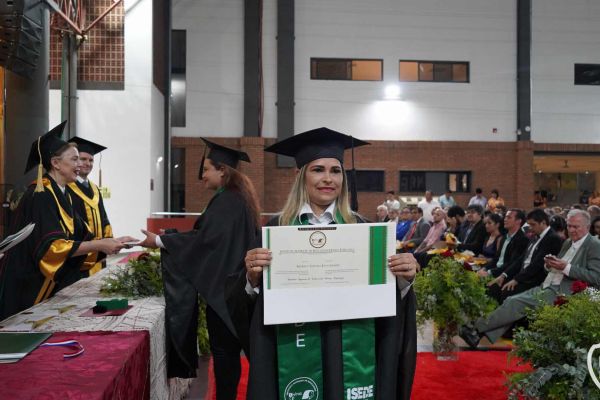graducion-468-unae-2024C5CB8F29-7FD2-3EB0-6EEB-0C14856365F1.jpg