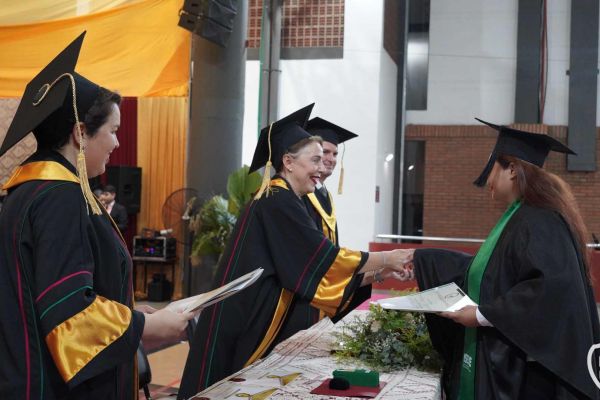 graducion-469-unae-20240E3FC745-E584-42C4-ED76-60E19E7E7D9F.jpg