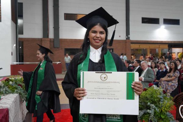 graducion-482-unae-2024680282C6-632B-045F-1DE4-5E2893342428.jpg