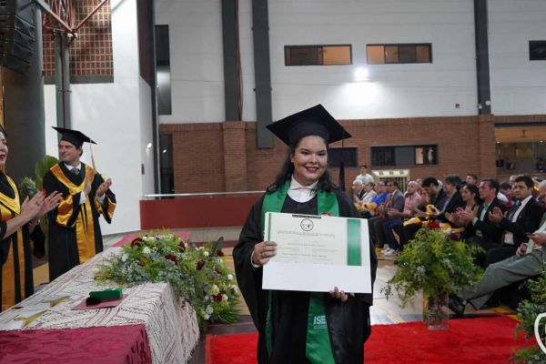 graducion-486-unae-202428789C11-F7B8-6B07-9021-32BFCC9B09D9.jpg