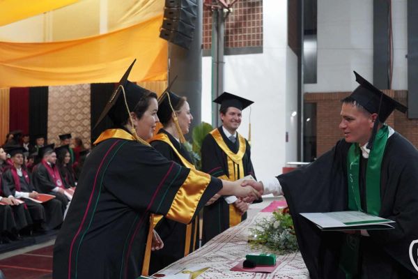 graducion-493-unae-2024A7C7935F-F92E-908E-A0CD-00F60948CF16.jpg